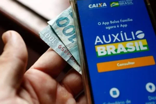 Consignado do Auxílio Brasil: Caixa suspende novos empréstimos até 14/11