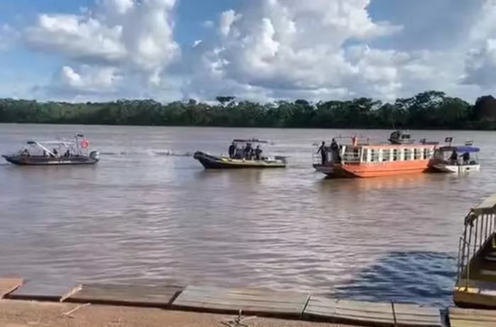 Porto fluvial de Guajará-Mirim é reaberto; embarcação ‘sequestrada’ foi escoltada até o Brasil