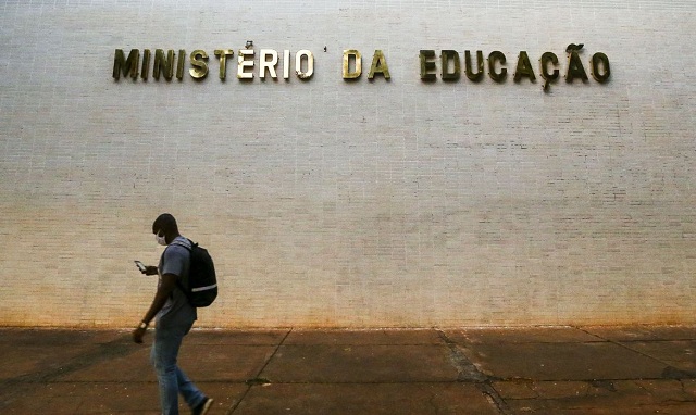 MEC ofertará 80 mil bolsas a estudantes de cursos de licenciatura