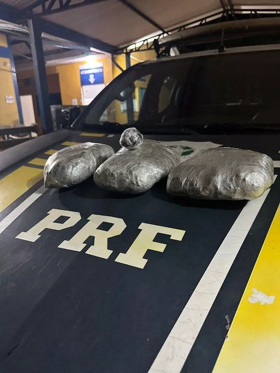 Em Guajará-Mirim, PRF apreende maconha sendo transportada por um menor de idade