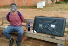 Suspeito de furtos é preso com televisão e celular em Cacoal