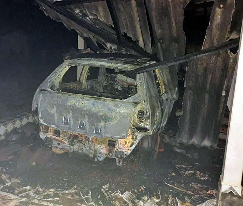 Carro é destruído por incêndio durante a madrugada em distrito de São Francisco do Guaporé, RO