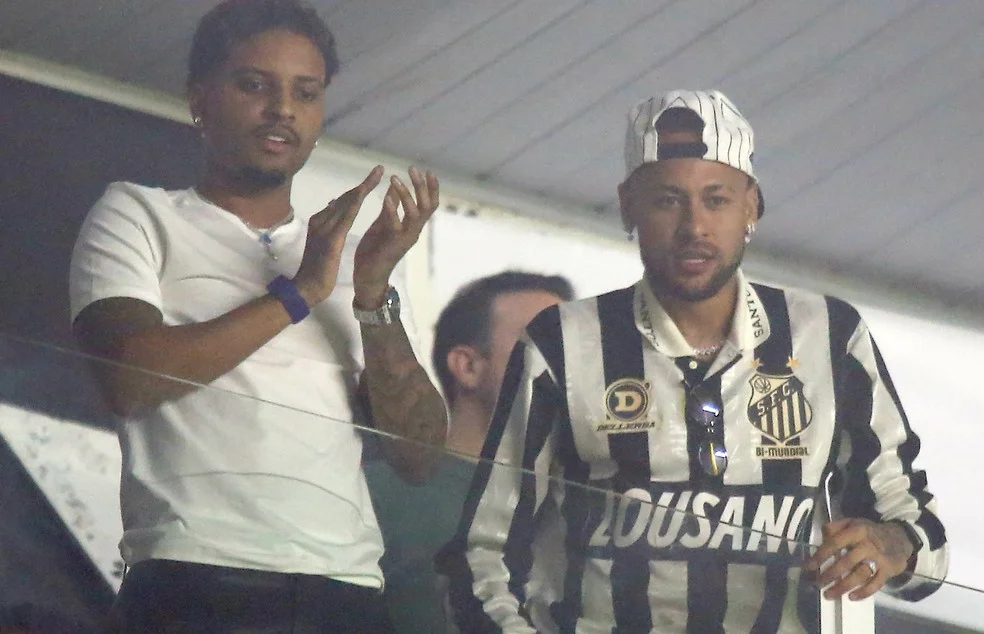 Rodrygo e Neymar em Santos x Deportivo Cuenca — Foto: Mauricio De Souza/AGIF