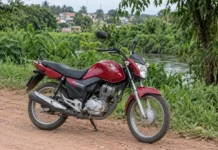 Motociclista foge da PM e abandona veículo perto do Rio Pirarara, em Cacoal, RO